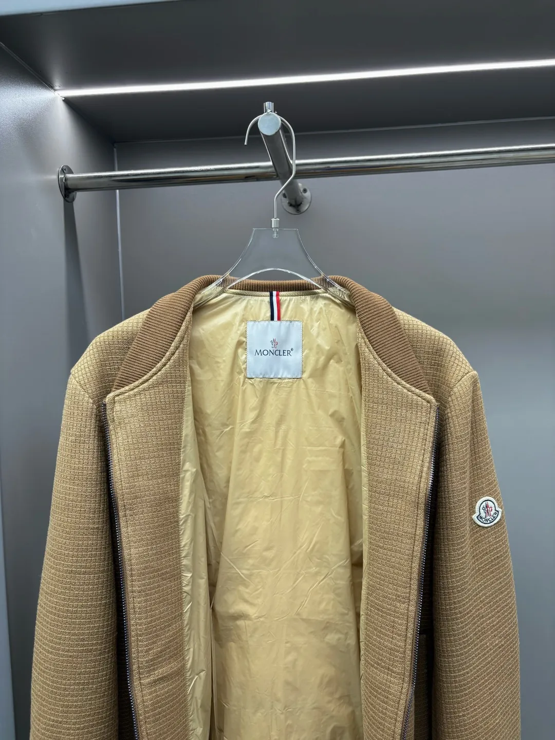 Mocler New Arrival ， ， ✨ Quality ▫️ ， ▫️ ： ▫️ ： ▫️ ： ， · ： · ： · ： ， ， “ + ” ， Premium ， Sizes：M-XXXL ：Black Khaki